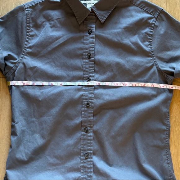 Androgynous Fox Short Sleeve Gray Button Down Shirt - Picture 5 of 7